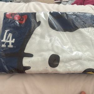 Hello Kitty LA Dodgers Bath Towel - Blue and White